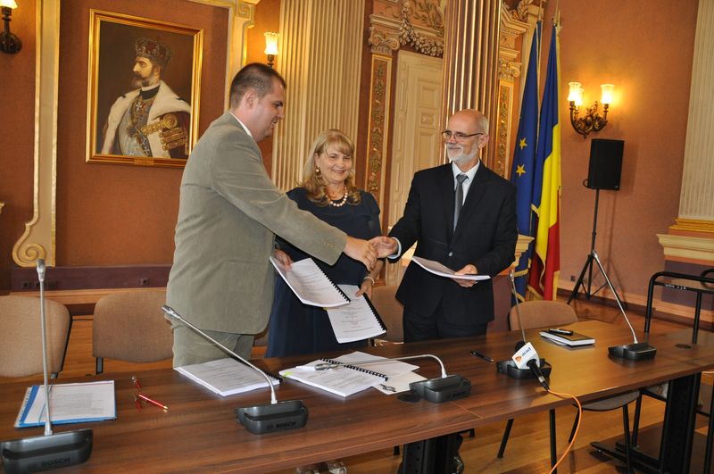 Au fost semnate documentele pentru finanţarea proiectului „Termoficare în Arad"