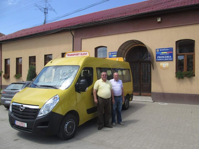 Dorel Căprar : Noile microbuze şcolare ajung la primăriile din Arad