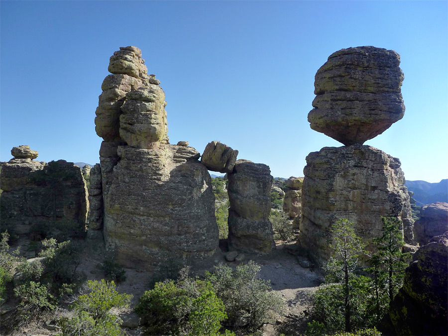 MISTERUL rocilor californiene echilibrate, vechi de 10.000 de ani.