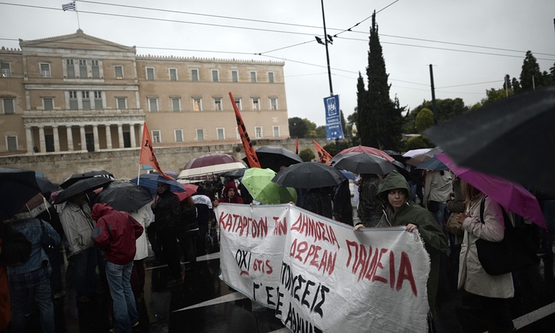 GREVA generală din Grecia: Confruntări între poliţie şi manifestanţi la Atena