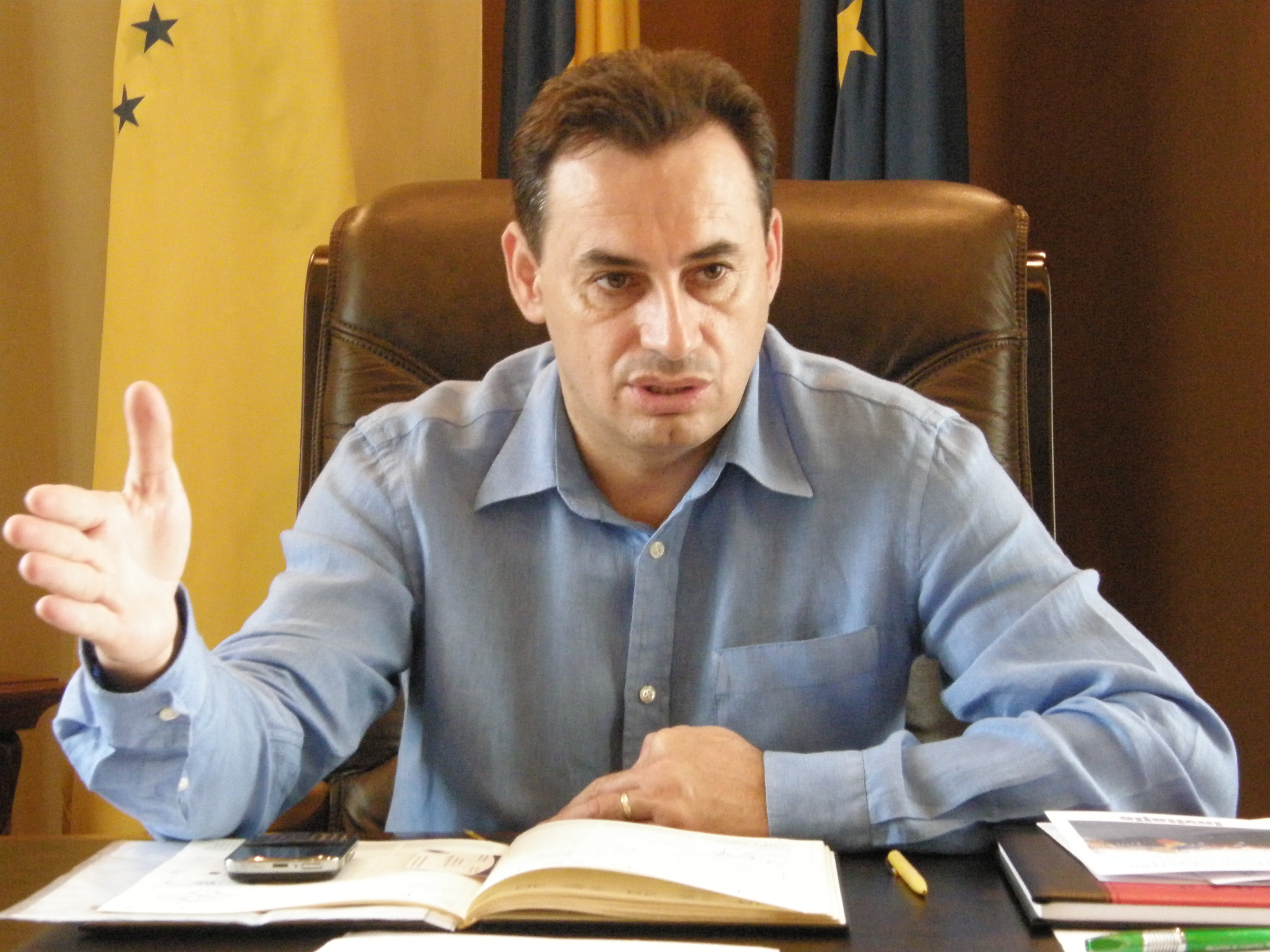 Gheorghe Falcă : Cerem din nou demisia directorului Gheorghe Bănățean,  o cerem deja un an de zile. 