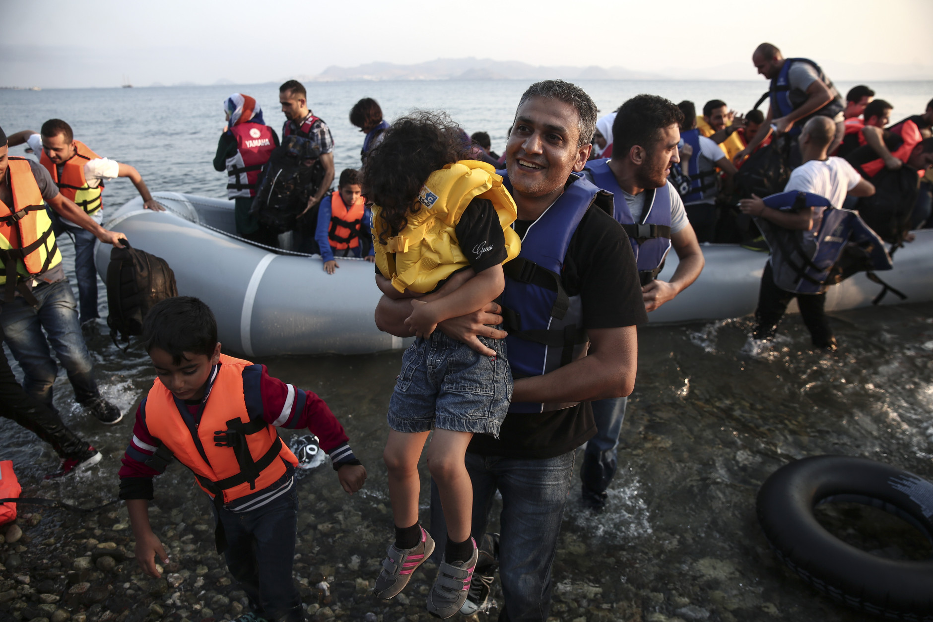 CRIZA IMIGRANŢILOR: Până la 70.000 de migranţi ar putea rămâne blocaţi în Grecia, avertizează Atena