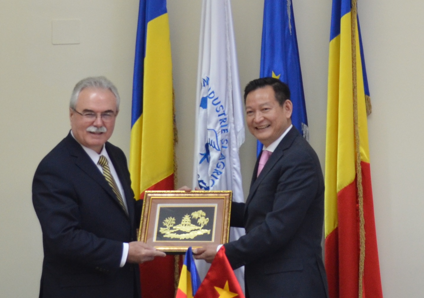 Ambasadorul Vietnamului în România, în vizită la CCIA Arad
