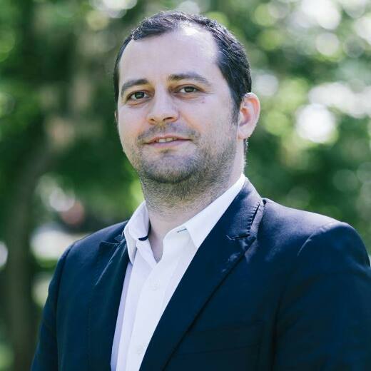 Răzvan Cadar(PNL): „Pesedistul Sulincean suferă că banii Aradului nu se duc doar la TelDrumul lui Dragnea”