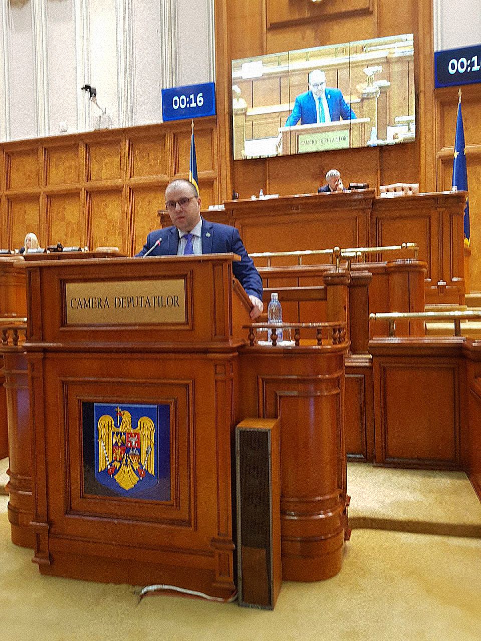 Deputatul PSD Adrian Todor denunţă de la Tribuna Parlamentului, printr-o declaraţie politică, lipsa totală de interes a Primăriei Arad față de Centenarul Marii Uniri.