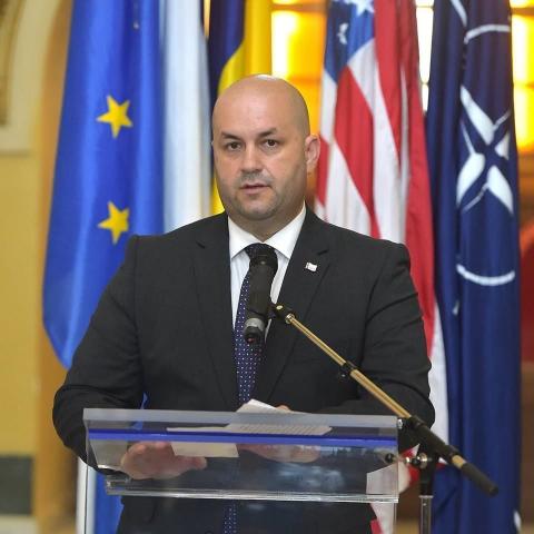 Dorel Căprar: „Iohannis Bețe-n roate a blocat investițiile din județul Arad“